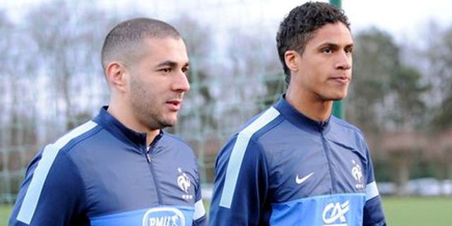 Arsenal Inginkan Benzema Sepaket Varane