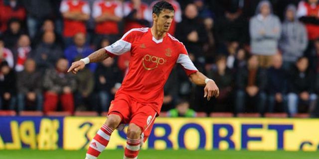 Southampton Ingin Pertahankan Jose Fonte