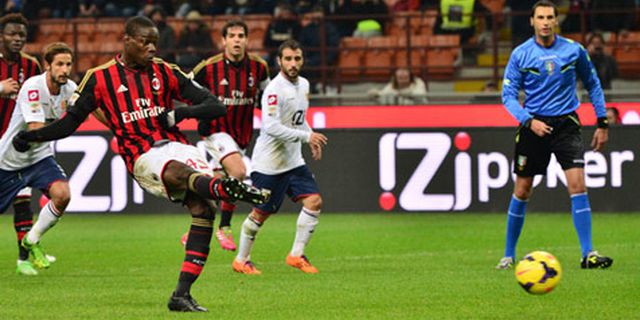 Gagal Eksekusi Penalti, Balotelli Frustrasi? Gagal Eksekusi Penalti, Balotelli Frustrasi?