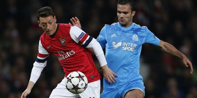 Ozil Gagal 12 Pas, Dunia Maya 'Gempar'