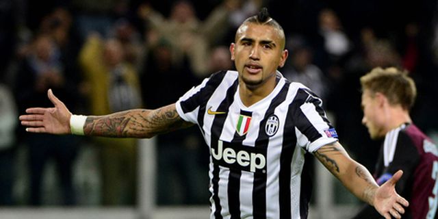 Vidal Minta 'Bantuan' Suporter Sebelum Eksekusi Penalti Vidal Minta 'Bantuan' Suporter Sebelum Eksekusi Penalti