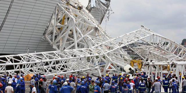 Video: Detik-detik Runtuhnya Stadion di Brasil