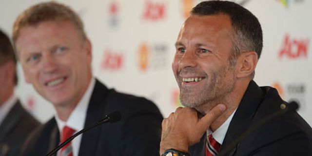 Skuat Setan Merah Beri Giggs Kado 'Masa Depan'