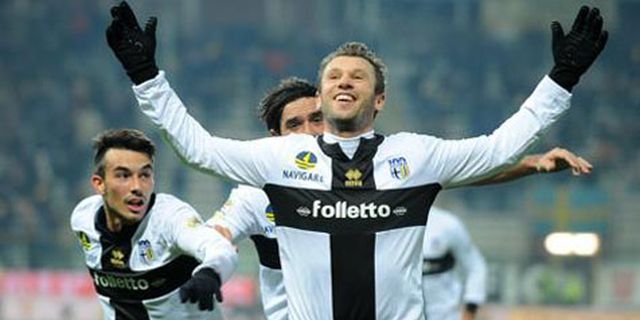 Gol Voli Spektakuler Cassano, ke-100 di Serie A