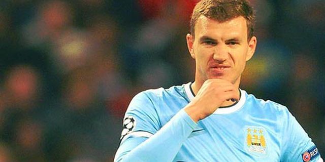 Pellegrini Blokir Minat Arsenal untuk Dzeko