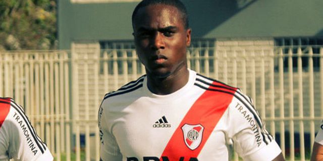 United Mengais Defender di Skuat River Plate United Mengais Defender di Skuat River Plate