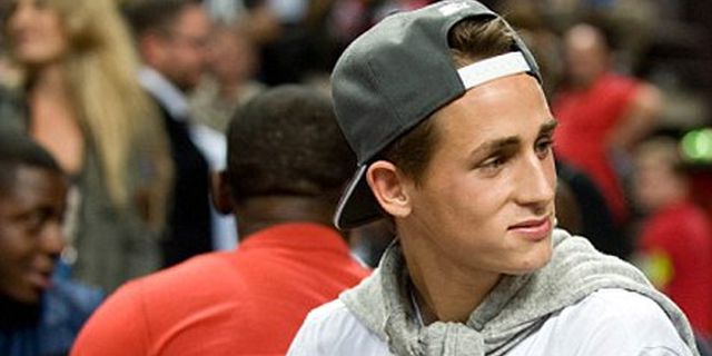 Januzaj Kencani Penyanyi Seksi Inggris? Januzaj Kencani Penyanyi Seksi Inggris?