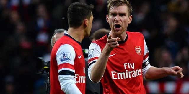 Arsenal Keok, Ozil Didamprat Mertesacker Arsenal Keok, Ozil Didamprat Mertesacker