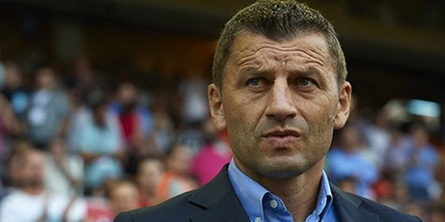 Badai Pemecatan Turut Terpa Pelatih Valencia
