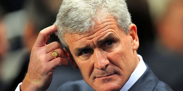 Hughes Tantang Stoke Hentikan United