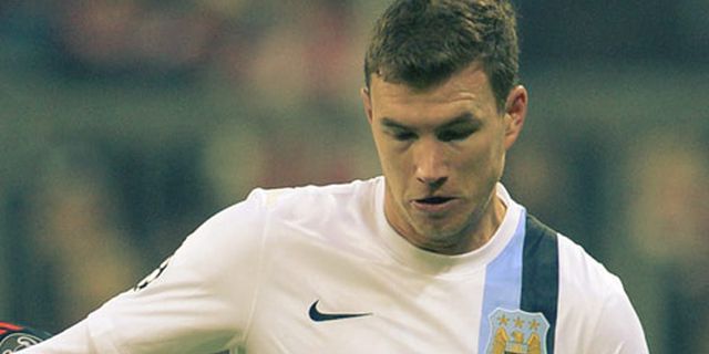 Dzeko Ajukan Diri Isi Posisi Aguero 