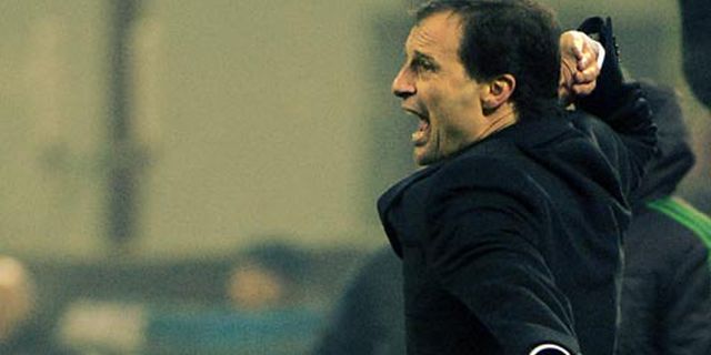 Allegri: Bicarakan Masa Depan Jelang Derby Tak Berguna