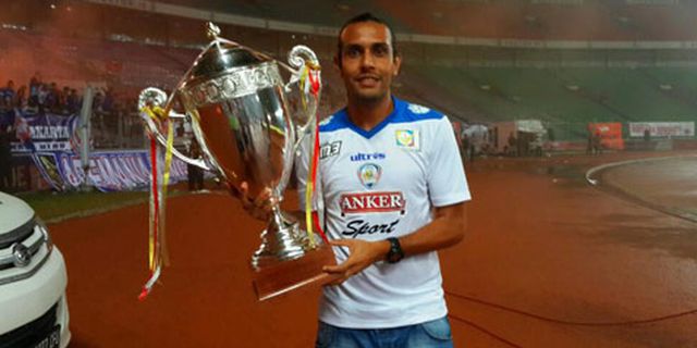 Arema Juara Trofeo Persija 2013