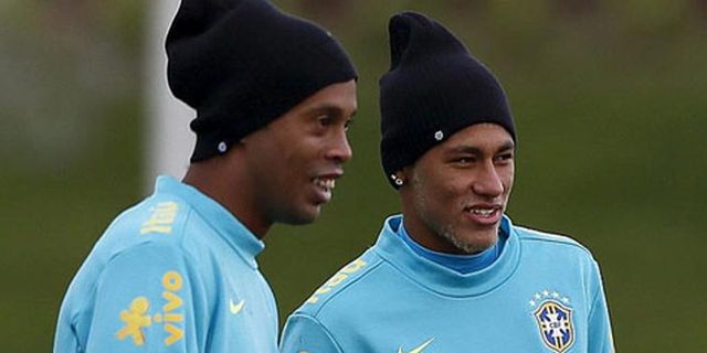 Ronaldinho Rebut Tahta Neymar di Amerika Selatan Ronaldinho Rebut Tahta Neymar di Amerika Selatan