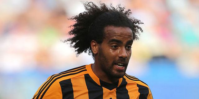 Penuhi Nazar, Rambut Huddlestone Bernilai 36.000 Pounds Penuhi Nazar, Rambut Huddlestone Bernilai 36.000 Pounds