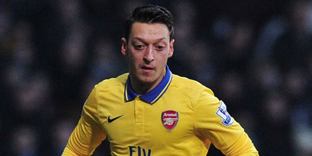 Ozil Pilih Arsenal, Fabregas Lega