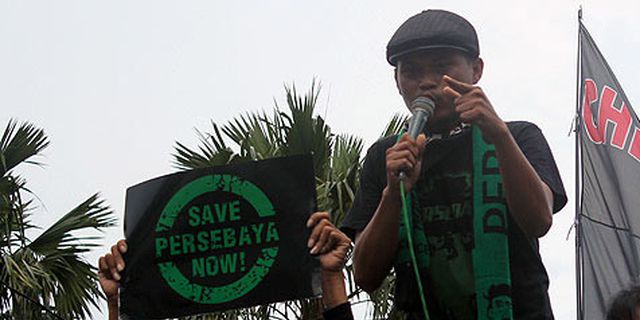 Loyalis Persebaya 1927 Demo Walikota Surabaya Loyalis Persebaya 1927 Demo Walikota Surabaya
