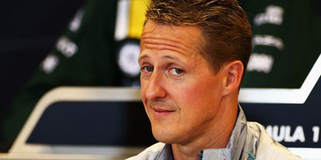 Schumacher Ulang Tahun, Fans Ferrari Kumpul di Rumah Sakit