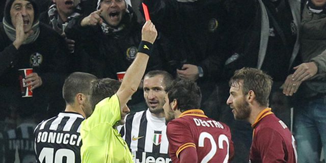 Garcia: Roma Kalah Bukan Karena Kartu Merah Garcia: Roma Kalah Bukan Karena Kartu Merah