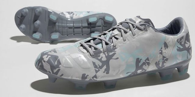 Detail Sepatu Nyentrik Terbaru Balotelli dan Fabregas Detail Sepatu Nyentrik Terbaru Balotelli dan Fabregas