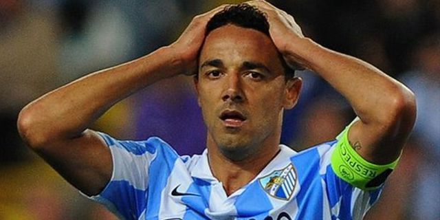 Video: Double Diving Konyol Defender Malaga Video: Double Diving Konyol Defender Malaga