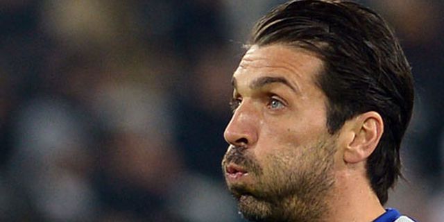 'Buffon Akan Bermain Sampai Usia 42 Tahun'