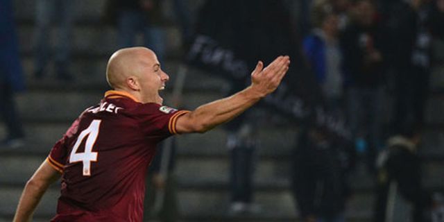 Bradley Jadi 'Tumbal' Nainggolan? Bradley Jadi 'Tumbal' Nainggolan?