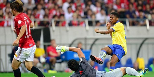 Arsenal Pinjamkan Chuba Akpom ke Brentford Arsenal Pinjamkan Chuba Akpom ke Brentford