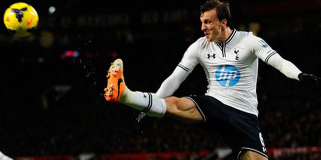 Chiriches Incar Tiga Poin di Laga Derby Chiriches Incar Tiga Poin di Laga Derby