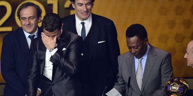 Video: Momen Ronaldo Terima Ballon d'Or Video: Momen Ronaldo Terima Ballon d'Or