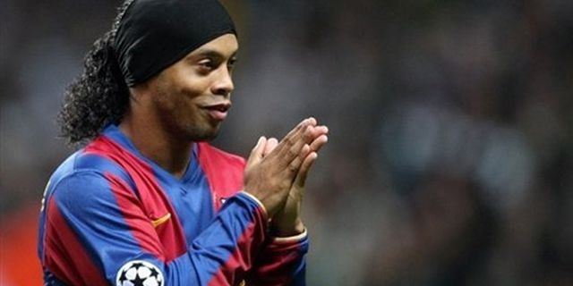 Foto ala Playboy Ronaldinho Buat Heboh Brasil