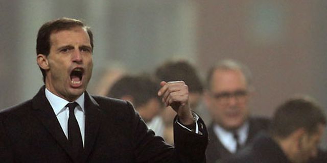 Urby Emanuelson Sesalkan Pemecatan Allegri Urby Emanuelson Sesalkan Pemecatan Allegri