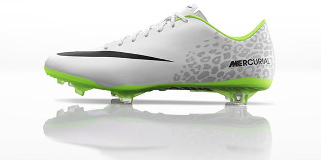 Detail Sepatu Menyala Dalam Gelap Terbaru Cristiano Ronaldo Detail Sepatu Menyala Dalam Gelap Terbaru Cristiano Ronaldo