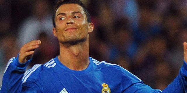 Menang Ballon d'Or, Ronaldo Bagi-Bagi Mobil