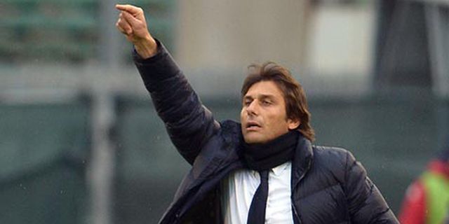Tevez Sebut Conte Sedikit Gila
