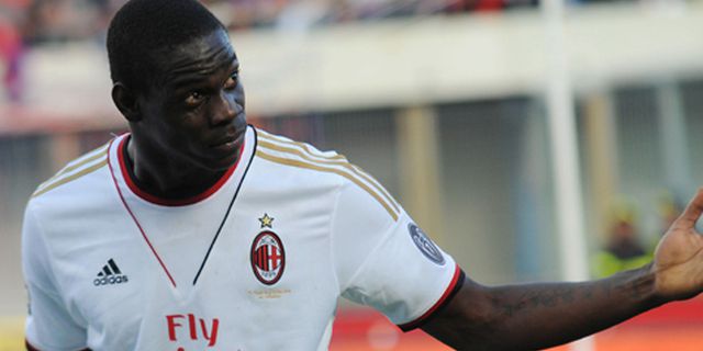 Balotelli tak Sabar Bermain di Bawah Instruksi Seedorf Balotelli tak Sabar Bermain di Bawah Instruksi Seedorf