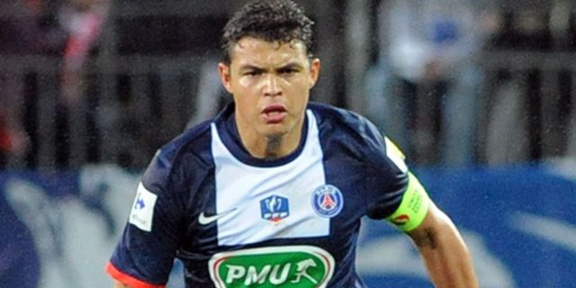 Dirayu Banyak Klub, Thiago Silva Tak Bergeming Dirayu Banyak Klub, Thiago Silva Tak Bergeming