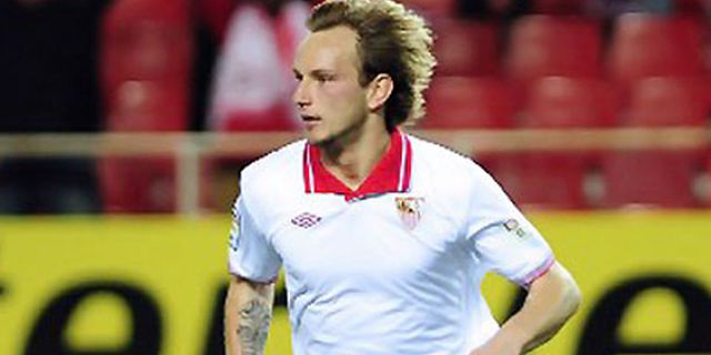 Ivan Rakitic Bikin Chelsea dan Man United Gigit Jari 