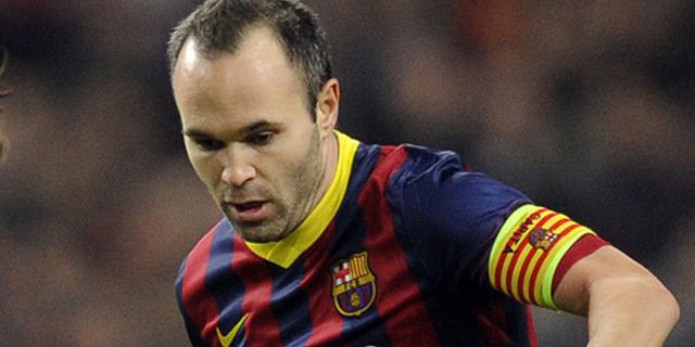 2013, Iniesta Gelandang Terbaik Dunia IFFHS