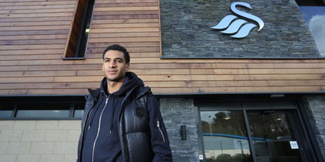 Eks Striker Liverpool Merapat Ke Swansea Eks Striker Liverpool Merapat Ke Swansea