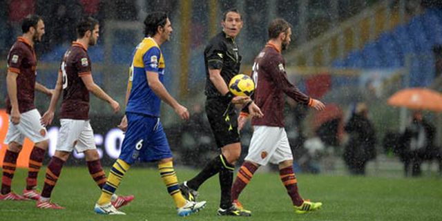 Olimpico 'Banjir', Laga Roma vs Parma Ditunda