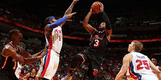 Wade-LeBron Menggila, Heat Gilas Pistons