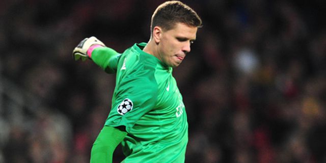 Szczesny Pantang Tonton Liga Inggris di Televisi Szczesny Pantang Tonton Liga Inggris di Televisi