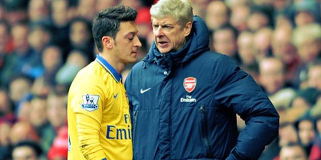 'Tengah Linglung, Saatnya Wenger Parkir Ozil'