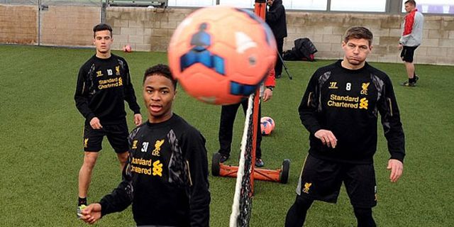 Sterling Hentikan Duel Fantastis Sesama Pemain Liverpool