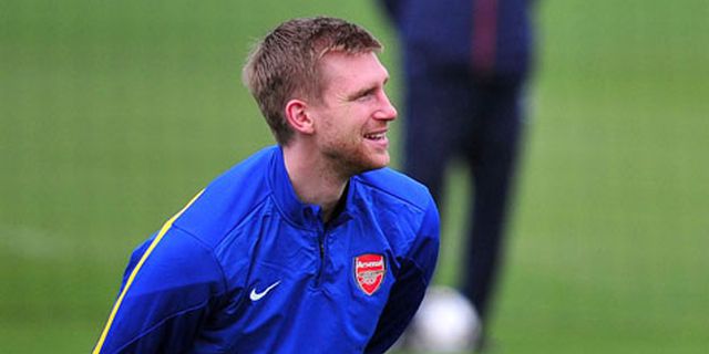 Berkat Mertesacker Bocah Ini Rasakan Kekuatan 'Raksasa'