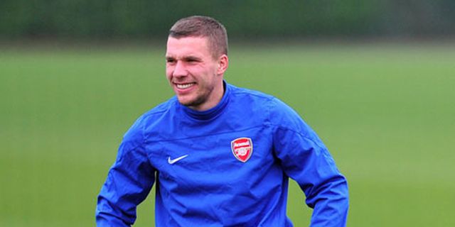 Podolski: Mesut Akan Bayar Dua Kali Lipat