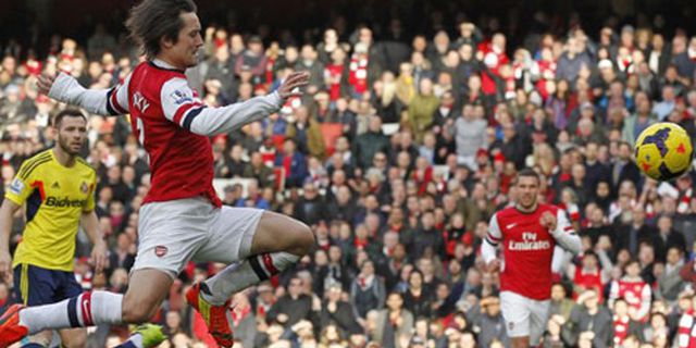 Rosicky Cetak Gol ke-700 EPL 2013/14