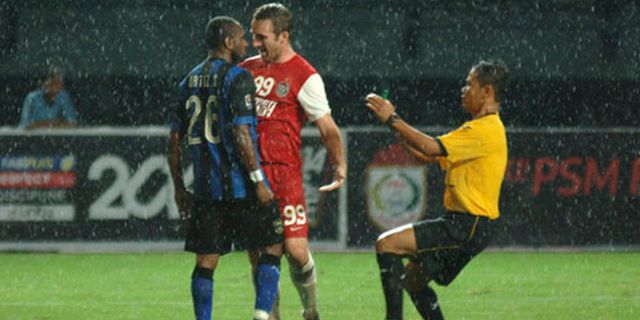 PSM Kecewa Kinerja Wasit Iwan Sukoco PSM Kecewa Kinerja Wasit Iwan Sukoco