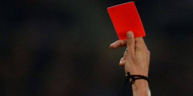 Video: Usai Tepis Penalti, Kiper Polandia Dikartu Merah